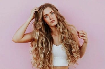 8 CONSEJOS PARA MANTENER Y PROLONGAR LA ONDA NATURAL DEL CABELLO.